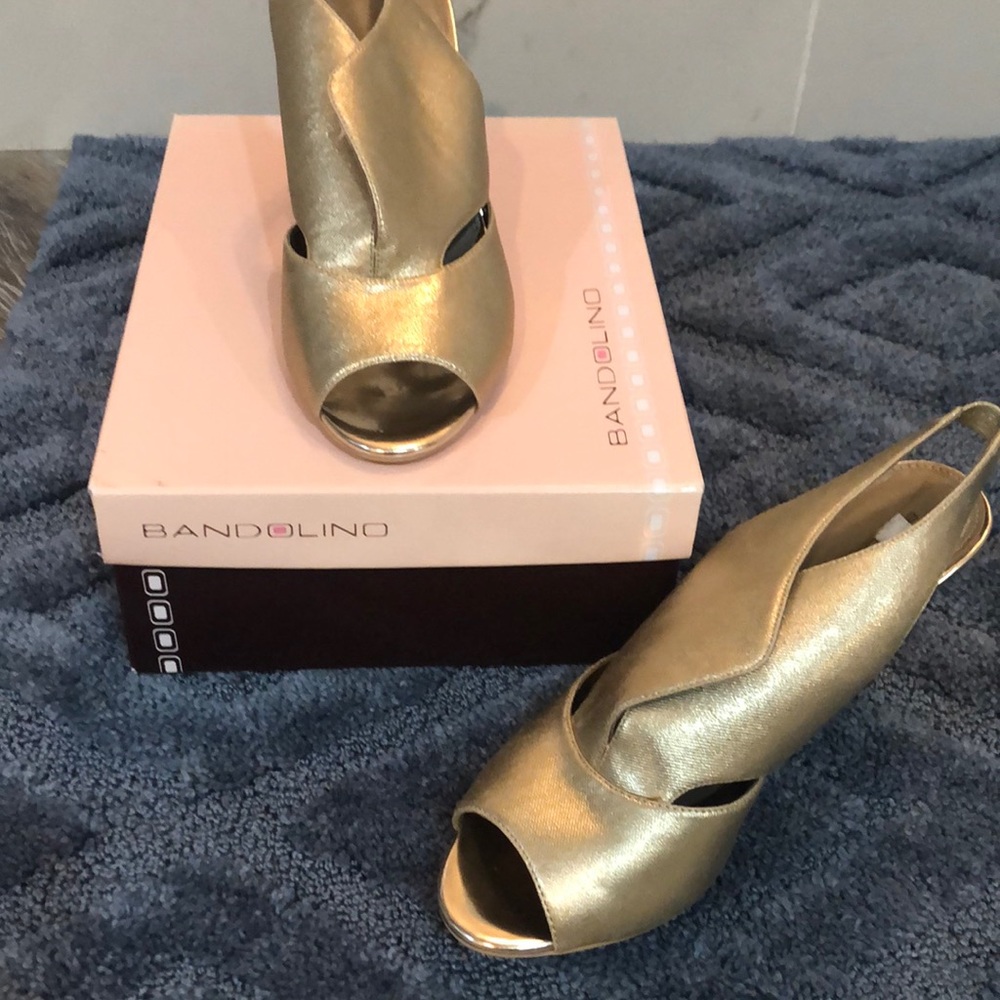 Bandolino gold heels